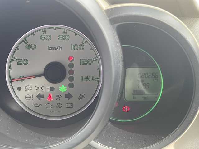 ホンダ Ｎ ＢＯＸ G 福岡県 2013(平25)年 8.1万km プレミアムホワイトパール 純正オーディオ（WX-128CU）/（AM/FM/CD）/ワンオーナー/社外13インチアルミホイール/横滑り防止装置/アイドリングストップ/両側スライドドア/スマートキー/プッシュスタート/純正フロアマット/ドアバイザー/電動格納ミラー/ヘッドライトレベライザー/Wエアバッグ