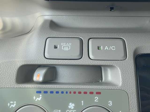 ホンダ Ｎ ＢＯＸ G 福岡県 2013(平25)年 8.1万km プレミアムホワイトパール 純正オーディオ（WX-128CU）/（AM/FM/CD）/ワンオーナー/社外13インチアルミホイール/横滑り防止装置/アイドリングストップ/両側スライドドア/スマートキー/プッシュスタート/純正フロアマット/ドアバイザー/電動格納ミラー/ヘッドライトレベライザー/Wエアバッグ