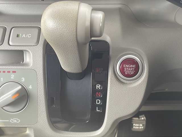 ホンダ Ｎ ＢＯＸ G 福岡県 2013(平25)年 8.1万km プレミアムホワイトパール 純正オーディオ（WX-128CU）/（AM/FM/CD）/ワンオーナー/社外13インチアルミホイール/横滑り防止装置/アイドリングストップ/両側スライドドア/スマートキー/プッシュスタート/純正フロアマット/ドアバイザー/電動格納ミラー/ヘッドライトレベライザー/Wエアバッグ