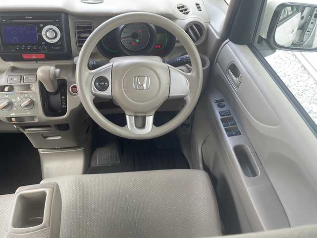 ホンダ Ｎ ＢＯＸ G 福岡県 2013(平25)年 8.1万km プレミアムホワイトパール 純正オーディオ（WX-128CU）/（AM/FM/CD）/ワンオーナー/社外13インチアルミホイール/横滑り防止装置/アイドリングストップ/両側スライドドア/スマートキー/プッシュスタート/純正フロアマット/ドアバイザー/電動格納ミラー/ヘッドライトレベライザー/Wエアバッグ