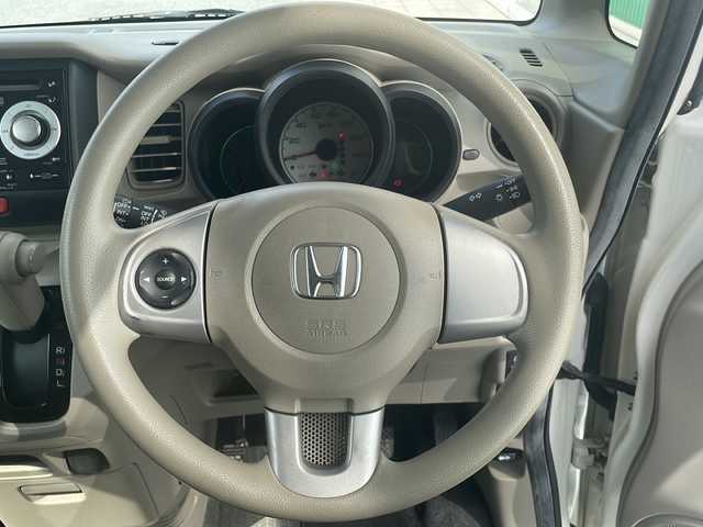 ホンダ Ｎ ＢＯＸ G 福岡県 2013(平25)年 8.1万km プレミアムホワイトパール 純正オーディオ（WX-128CU）/（AM/FM/CD）/ワンオーナー/社外13インチアルミホイール/横滑り防止装置/アイドリングストップ/両側スライドドア/スマートキー/プッシュスタート/純正フロアマット/ドアバイザー/電動格納ミラー/ヘッドライトレベライザー/Wエアバッグ