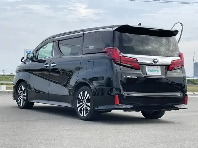 トヨタ アルファード S Cパッケージ 佐賀県 2018(平30)年 6.7万km 黒 純正10インチナビゲーション/CD/DVD/Blu-ray/Bluetooth/HDMI/USB/フルセグTV/JBLプレミアムサウンド/フリップダウンモニター/デジタルインナーミラー/ビルトインETC2.0/TVキャンセラー/両側パワースライドドア/パワーバックドア/合皮レザーシート/・シートヒーター/・ベンチレーション/・パワーシート/・メモリシート/・オットマン/革巻きステアリング/・ステアリングヒーター/・ステアリングリモコン/純正LEDヘッドライト/・オートマチックハイビーム/純正18インチアルミホイール/純正フロアマット/電子パーキングブレーキ/・オートブレーキホールド/Toyota Safety Sense/・プリクラッシュセーフティ/・レーントレーシングアシスト/・レーダークルーズコントロール/・クリアランスソナー/・パーキングサポートブレーキ/・ブラインドスポットモニター/インテリジェントパーキングアシスト/スマートキー