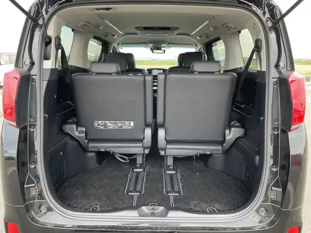 トヨタ アルファード S Cパッケージ 佐賀県 2018(平30)年 6.7万km 黒 純正10インチナビゲーション/CD/DVD/Blu-ray/Bluetooth/HDMI/USB/フルセグTV/JBLプレミアムサウンド/フリップダウンモニター/デジタルインナーミラー/ビルトインETC2.0/TVキャンセラー/両側パワースライドドア/パワーバックドア/合皮レザーシート/・シートヒーター/・ベンチレーション/・パワーシート/・メモリシート/・オットマン/革巻きステアリング/・ステアリングヒーター/・ステアリングリモコン/純正LEDヘッドライト/・オートマチックハイビーム/純正18インチアルミホイール/純正フロアマット/電子パーキングブレーキ/・オートブレーキホールド/Toyota Safety Sense/・プリクラッシュセーフティ/・レーントレーシングアシスト/・レーダークルーズコントロール/・クリアランスソナー/・パーキングサポートブレーキ/・ブラインドスポットモニター/インテリジェントパーキングアシスト/スマートキー