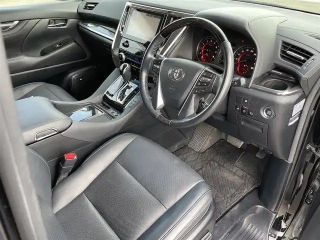 トヨタ アルファード S Cパッケージ 佐賀県 2018(平30)年 6.7万km 黒 純正10インチナビゲーション/CD/DVD/Blu-ray/Bluetooth/HDMI/USB/フルセグTV/JBLプレミアムサウンド/フリップダウンモニター/デジタルインナーミラー/ビルトインETC2.0/TVキャンセラー/両側パワースライドドア/パワーバックドア/合皮レザーシート/・シートヒーター/・ベンチレーション/・パワーシート/・メモリシート/・オットマン/革巻きステアリング/・ステアリングヒーター/・ステアリングリモコン/純正LEDヘッドライト/・オートマチックハイビーム/純正18インチアルミホイール/純正フロアマット/電子パーキングブレーキ/・オートブレーキホールド/Toyota Safety Sense/・プリクラッシュセーフティ/・レーントレーシングアシスト/・レーダークルーズコントロール/・クリアランスソナー/・パーキングサポートブレーキ/・ブラインドスポットモニター/インテリジェントパーキングアシスト/スマートキー