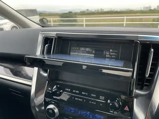 トヨタ アルファード S Cパッケージ 佐賀県 2018(平30)年 6.7万km 黒 純正10インチナビゲーション/CD/DVD/Blu-ray/Bluetooth/HDMI/USB/フルセグTV/JBLプレミアムサウンド/フリップダウンモニター/デジタルインナーミラー/ビルトインETC2.0/TVキャンセラー/両側パワースライドドア/パワーバックドア/合皮レザーシート/・シートヒーター/・ベンチレーション/・パワーシート/・メモリシート/・オットマン/革巻きステアリング/・ステアリングヒーター/・ステアリングリモコン/純正LEDヘッドライト/・オートマチックハイビーム/純正18インチアルミホイール/純正フロアマット/電子パーキングブレーキ/・オートブレーキホールド/Toyota Safety Sense/・プリクラッシュセーフティ/・レーントレーシングアシスト/・レーダークルーズコントロール/・クリアランスソナー/・パーキングサポートブレーキ/・ブラインドスポットモニター/インテリジェントパーキングアシスト/スマートキー