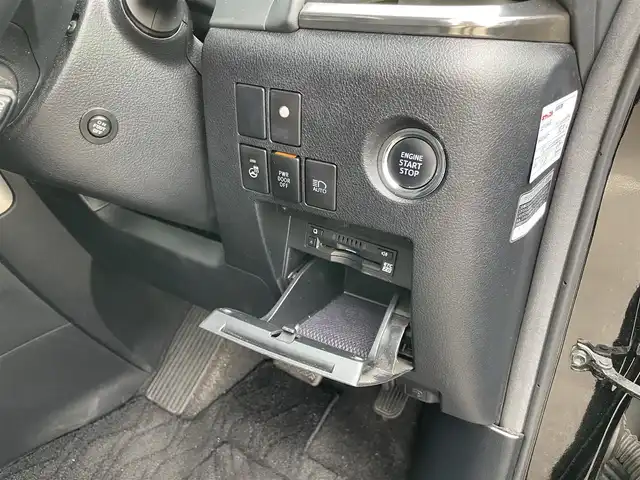 トヨタ アルファード S Cパッケージ 佐賀県 2018(平30)年 6.7万km 黒 純正10インチナビゲーション/CD/DVD/Blu-ray/Bluetooth/HDMI/USB/フルセグTV/JBLプレミアムサウンド/フリップダウンモニター/デジタルインナーミラー/ビルトインETC2.0/TVキャンセラー/両側パワースライドドア/パワーバックドア/合皮レザーシート/・シートヒーター/・ベンチレーション/・パワーシート/・メモリシート/・オットマン/革巻きステアリング/・ステアリングヒーター/・ステアリングリモコン/純正LEDヘッドライト/・オートマチックハイビーム/純正18インチアルミホイール/純正フロアマット/電子パーキングブレーキ/・オートブレーキホールド/Toyota Safety Sense/・プリクラッシュセーフティ/・レーントレーシングアシスト/・レーダークルーズコントロール/・クリアランスソナー/・パーキングサポートブレーキ/・ブラインドスポットモニター/インテリジェントパーキングアシスト/スマートキー