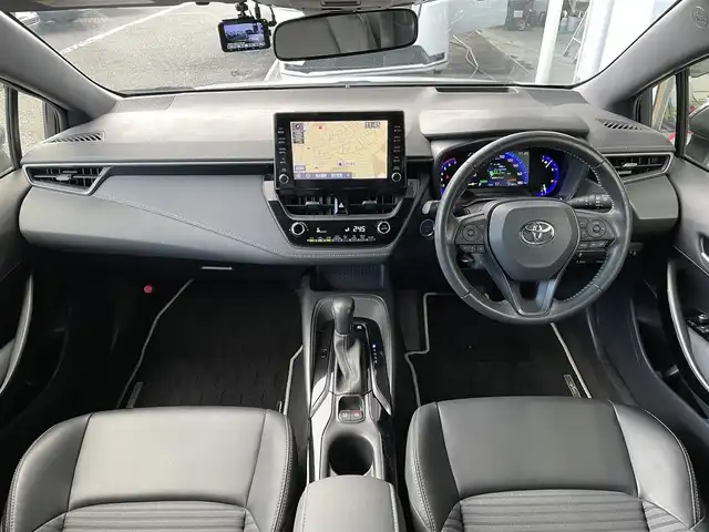 トヨタ カローラツーリング ハイブリッド ダブルバイビー 東京都 2019(令1)年 3.8万km ホワイトパールクリスタルシャイン 9インチディスプレイオーディオ/・バックカメラ/・フルセグテレビ/・Bluetooth/・スマートフォン連携（Apple CarPlay/Android Auto）/・AM/FM/ヘッドアップディスプレイ/トヨタセーフティーセンス/・プリクラッシュセーフティ/・レーントレーシングアシスト/・レーンディパーチャーアラート/・レーダークルーズコントロール（全車速追従機能）/ブラインドスポットモニター/純正フロアマット/ETC/スマートキー/プッシュスタート