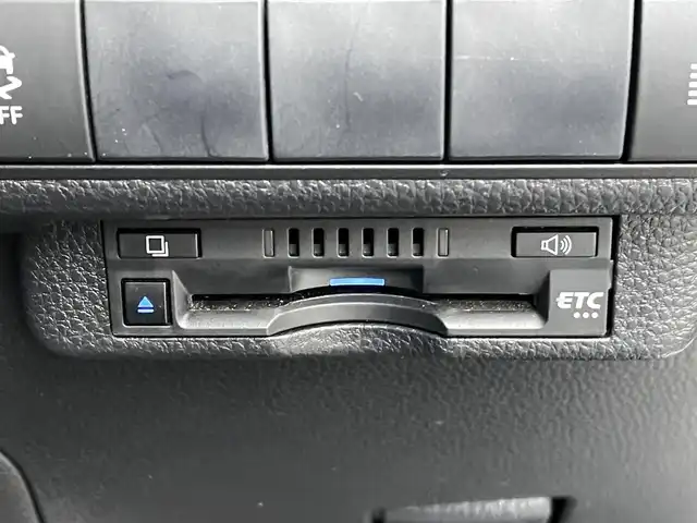 トヨタ カローラツーリング ハイブリッド ダブルバイビー 東京都 2019(令1)年 3.8万km ホワイトパールクリスタルシャイン 9インチディスプレイオーディオ/・バックカメラ/・フルセグテレビ/・Bluetooth/・スマートフォン連携（Apple CarPlay/Android Auto）/・AM/FM/ヘッドアップディスプレイ/トヨタセーフティーセンス/・プリクラッシュセーフティ/・レーントレーシングアシスト/・レーンディパーチャーアラート/・レーダークルーズコントロール（全車速追従機能）/ブラインドスポットモニター/純正フロアマット/ETC/スマートキー/プッシュスタート