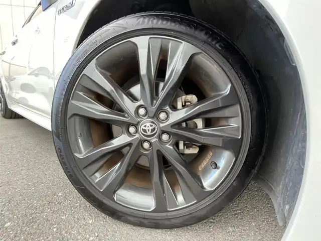 トヨタ カローラツーリング ハイブリッド ダブルバイビー 東京都 2019(令1)年 3.8万km ホワイトパールクリスタルシャイン 9インチディスプレイオーディオ/・バックカメラ/・フルセグテレビ/・Bluetooth/・スマートフォン連携（Apple CarPlay/Android Auto）/・AM/FM/ヘッドアップディスプレイ/トヨタセーフティーセンス/・プリクラッシュセーフティ/・レーントレーシングアシスト/・レーンディパーチャーアラート/・レーダークルーズコントロール（全車速追従機能）/ブラインドスポットモニター/純正フロアマット/ETC/スマートキー/プッシュスタート