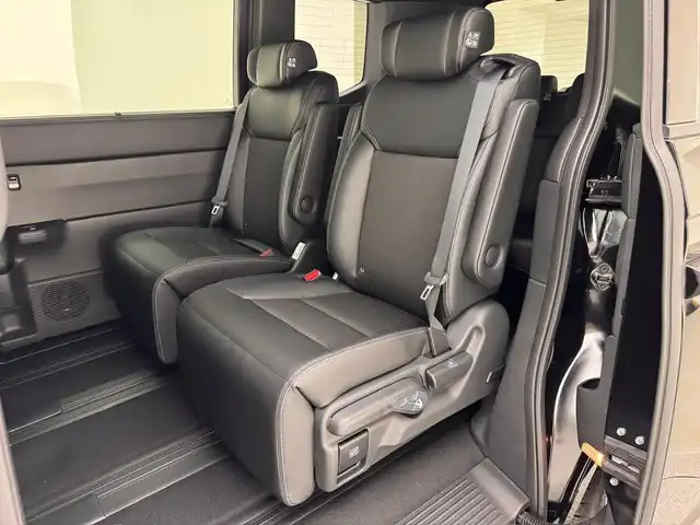 ホンダ ステップワゴン スパーダ eHEV 兵庫県 2025(令7)年 0.1千km クリスタルブラックパール ・登録済未使用車　/・純正メモリナビ　（LXM-247VFLi)/（CD/DVD/SD/Bluetooth/フルセグTV）　/・コーナーセンサー/・ＡＣＣ　/・ＬＫＡ/・ＰＣＳ/・ＢＳＭ　/・両側パワースライドドア　/・パワーバックドア　/・パドルシフト　/・シートヒーター/・ハーフレザーシート　/・ヘッドライトレベライザー/・ＬＥＤヘッドライト/・LEDフォグランプ/。スペアキー×１