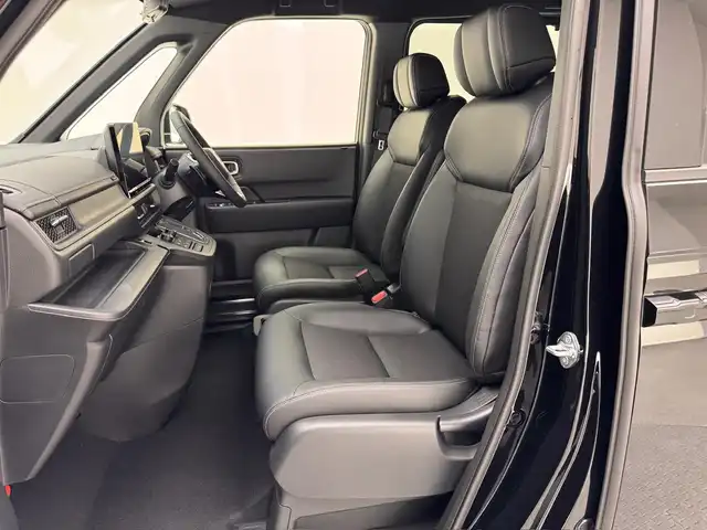 ホンダ ステップワゴン スパーダ eHEV 兵庫県 2025(令7)年 0.1千km クリスタルブラックパール ・登録済未使用車　/・純正メモリナビ　（LXM-247VFLi)/（CD/DVD/SD/Bluetooth/フルセグTV）　/・コーナーセンサー/・ＡＣＣ　/・ＬＫＡ/・ＰＣＳ/・ＢＳＭ　/・両側パワースライドドア　/・パワーバックドア　/・パドルシフト　/・シートヒーター/・ハーフレザーシート　/・ヘッドライトレベライザー/・ＬＥＤヘッドライト/・LEDフォグランプ/。スペアキー×１