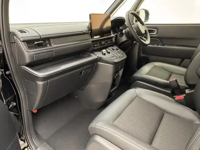 ホンダ ステップワゴン スパーダ eHEV 兵庫県 2025(令7)年 0.1千km クリスタルブラックパール ・登録済未使用車　/・純正メモリナビ　（LXM-247VFLi)/（CD/DVD/SD/Bluetooth/フルセグTV）　/・コーナーセンサー/・ＡＣＣ　/・ＬＫＡ/・ＰＣＳ/・ＢＳＭ　/・両側パワースライドドア　/・パワーバックドア　/・パドルシフト　/・シートヒーター/・ハーフレザーシート　/・ヘッドライトレベライザー/・ＬＥＤヘッドライト/・LEDフォグランプ/。スペアキー×１