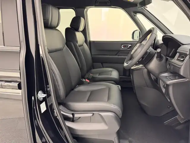 ホンダ ステップワゴン スパーダ eHEV 兵庫県 2025(令7)年 0.1千km クリスタルブラックパール ・登録済未使用車　/・純正メモリナビ　（LXM-247VFLi)/（CD/DVD/SD/Bluetooth/フルセグTV）　/・コーナーセンサー/・ＡＣＣ　/・ＬＫＡ/・ＰＣＳ/・ＢＳＭ　/・両側パワースライドドア　/・パワーバックドア　/・パドルシフト　/・シートヒーター/・ハーフレザーシート　/・ヘッドライトレベライザー/・ＬＥＤヘッドライト/・LEDフォグランプ/。スペアキー×１