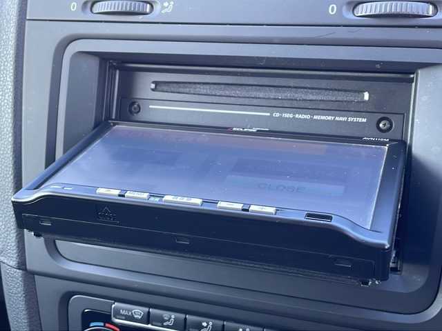 フォルクスワーゲン ゴルフ TSI コンフォートライン 徳島県 2011(平23)年 11.3万km 白 社外SD7型ナビ　AVN110M/（CD/ワンセグ/USB/AUX/ラジオ）/バックカメラ/ETC/ドライブレコーダー/純正16AW/キセノンヘッドライト/社外フロアマット/スペアキー/オートライト/電動格納ミラー/ドアバイザー/フォグライト/ダブルエアバック