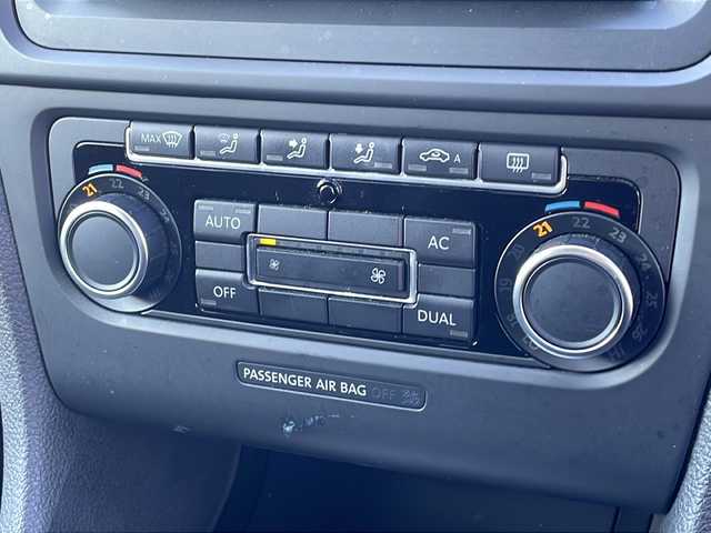 フォルクスワーゲン ゴルフ TSI コンフォートライン 徳島県 2011(平23)年 11.3万km 白 社外SD7型ナビ　AVN110M/（CD/ワンセグ/USB/AUX/ラジオ）/バックカメラ/ETC/ドライブレコーダー/純正16AW/キセノンヘッドライト/社外フロアマット/スペアキー/オートライト/電動格納ミラー/ドアバイザー/フォグライト/ダブルエアバック