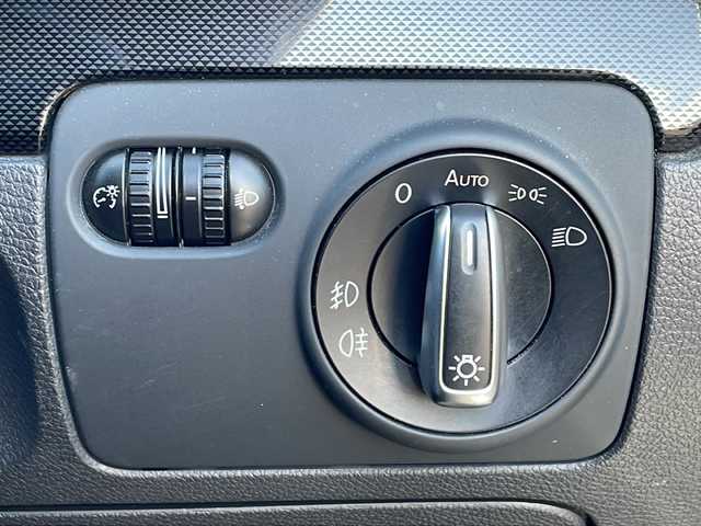 フォルクスワーゲン ゴルフ TSI コンフォートライン 徳島県 2011(平23)年 11.3万km 白 社外SD7型ナビ　AVN110M/（CD/ワンセグ/USB/AUX/ラジオ）/バックカメラ/ETC/ドライブレコーダー/純正16AW/キセノンヘッドライト/社外フロアマット/スペアキー/オートライト/電動格納ミラー/ドアバイザー/フォグライト/ダブルエアバック