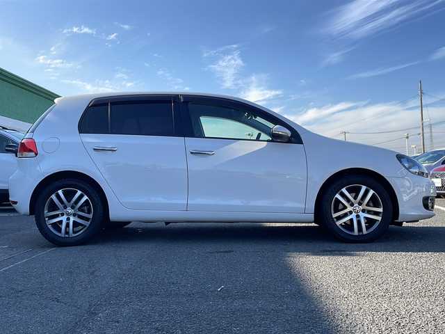 フォルクスワーゲン ゴルフ TSI コンフォートライン 徳島県 2011(平23)年 11.3万km 白 社外SD7型ナビ　AVN110M/（CD/ワンセグ/USB/AUX/ラジオ）/バックカメラ/ETC/ドライブレコーダー/純正16AW/キセノンヘッドライト/社外フロアマット/スペアキー/オートライト/電動格納ミラー/ドアバイザー/フォグライト/ダブルエアバック