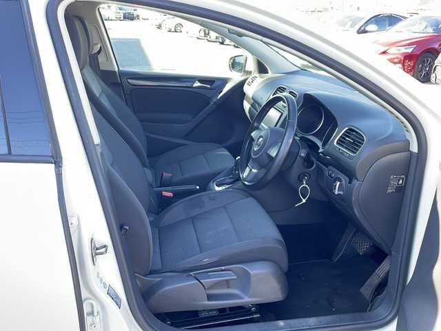 フォルクスワーゲン ゴルフ TSI コンフォートライン 徳島県 2011(平23)年 11.3万km 白 社外SD7型ナビ　AVN110M/（CD/ワンセグ/USB/AUX/ラジオ）/バックカメラ/ETC/ドライブレコーダー/純正16AW/キセノンヘッドライト/社外フロアマット/スペアキー/オートライト/電動格納ミラー/ドアバイザー/フォグライト/ダブルエアバック