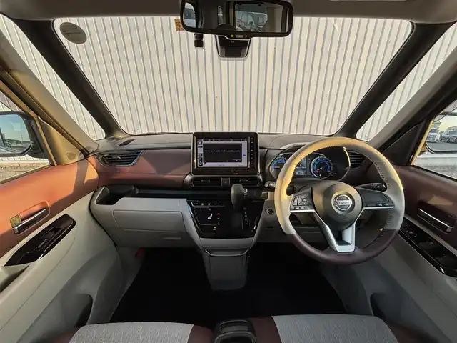 日産 ルークス オーテック 滋賀県 2022(令4)年 0.3万km フローズンバニラパール ワンオーナー/９型純正ナビ/・Bluetooth/フルセグ/HDMI/アラウンドビューモニター/ステアリングリモコン/ETC/前後ドライブレコーダー/片側パワースライドドア/ハーフレザーシート/LEDオートライト/フォグライト/エマージェンシーブレーキ/先行車発進お知らせ/車線逸脱警報装置/ふらつき検知/スマートキー