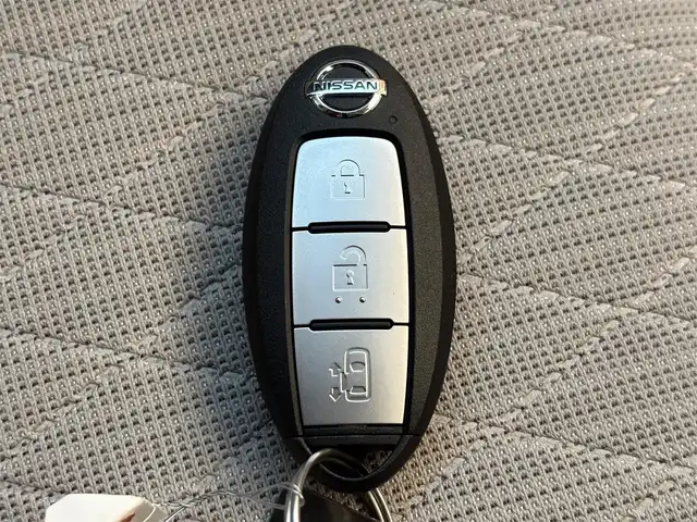 日産 ルークス オーテック 滋賀県 2022(令4)年 0.3万km フローズンバニラパール ワンオーナー/９型純正ナビ/・Bluetooth/フルセグ/HDMI/アラウンドビューモニター/ステアリングリモコン/ETC/前後ドライブレコーダー/片側パワースライドドア/ハーフレザーシート/LEDオートライト/フォグライト/エマージェンシーブレーキ/先行車発進お知らせ/車線逸脱警報装置/ふらつき検知/スマートキー