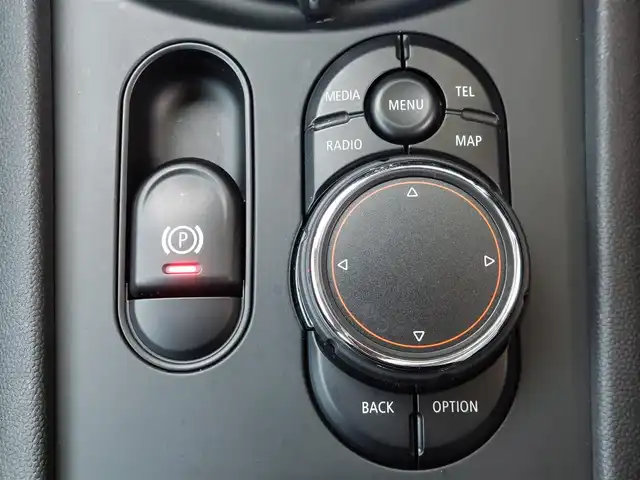 ＭＩＮＩ ミニ クラブマン クーパー S 東京都 2016(平28)年 1.9万km ブレイジングレッドメタリック 純正ナビ/ETC/前後ドライブレコーダー ZDR 017/プッシュスタート/アイドリングストップ/クルーズコントロール/MTモード付きAT/レザー調シートカバー/LEDヘッドライト/オートライト/ドアバイザー/17インチ純正アルミホイール