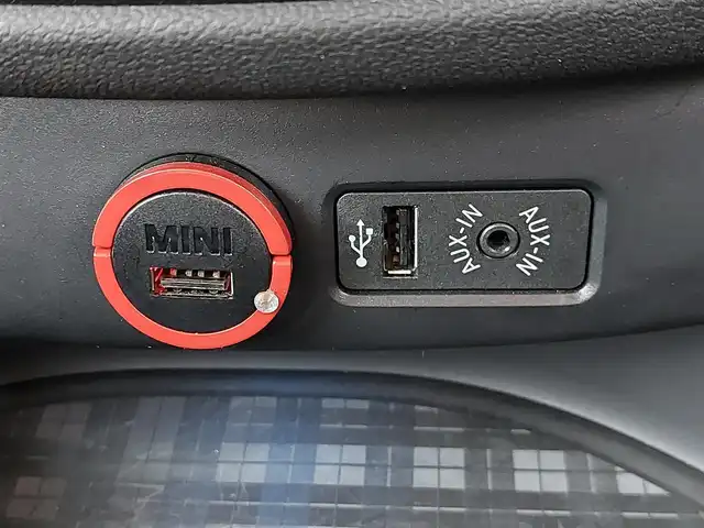ＭＩＮＩ ミニ クラブマン クーパー S 東京都 2016(平28)年 1.9万km ブレイジングレッドメタリック 純正ナビ/ETC/前後ドライブレコーダー ZDR 017/プッシュスタート/アイドリングストップ/クルーズコントロール/MTモード付きAT/レザー調シートカバー/LEDヘッドライト/オートライト/ドアバイザー/17インチ純正アルミホイール