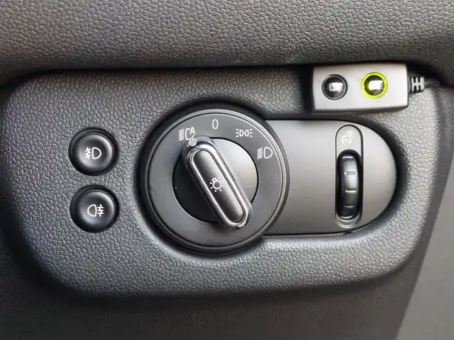 ＭＩＮＩ ミニ クラブマン クーパー S 東京都 2016(平28)年 1.9万km ブレイジングレッドメタリック 純正ナビ/ETC/前後ドライブレコーダー ZDR 017/プッシュスタート/アイドリングストップ/クルーズコントロール/MTモード付きAT/レザー調シートカバー/LEDヘッドライト/オートライト/ドアバイザー/17インチ純正アルミホイール