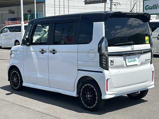 ホンダ Ｎ ＢＯＸ カスタム L ターボ 岡山県 2022(令4)年 2.4万km プラチナホワイトパール 純正8インチナビ/（AM.FM.BT.CD.DVD.TV）/ホンダセンシング/・衝突軽減ブレーキ/・レーンキープアシスト/・アダプティブクルーズコントロール/・オートマチックハイビーム/ハーフレザー/シートヒーター/両側パワースライドドア/コーナーセンサー/電子パーキングアシスト/ビルトインETC/USB入力端子