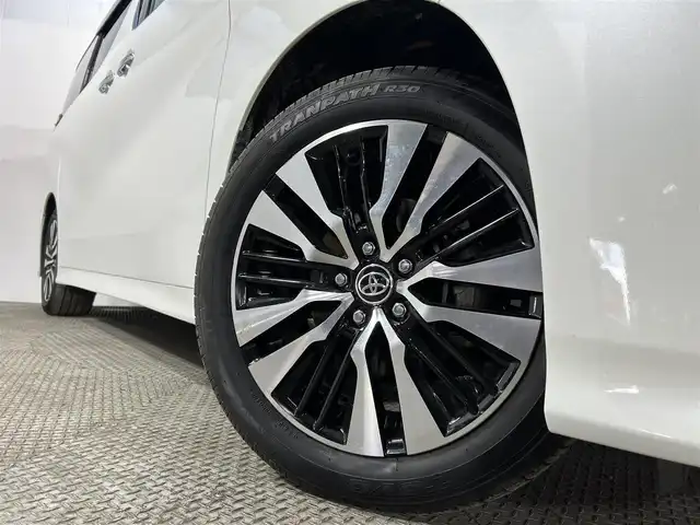 トヨタ アルファード S Cパッケージ 大阪府 2023(令5)年 1.4万km ホワイトパールクリスタルシャイン サンルーフ　黒革シート　三眼ＬＥＤ　純正ＤオーディオＴＶ　デジタルインナーミラー　パワーシート／ヒーター／エアコン　電動リアゲート　ハンドルヒーター　衝突軽減　レーダーＣ　ＢＳＭ　100V電源
