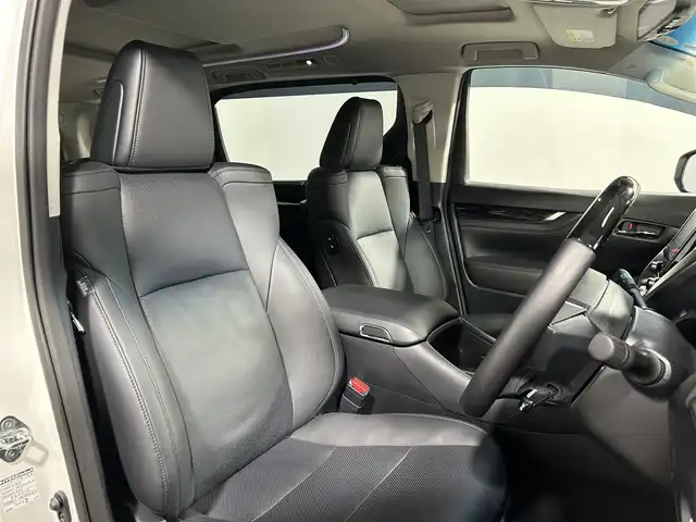 トヨタ アルファード S Cパッケージ 大阪府 2023(令5)年 1.4万km ホワイトパールクリスタルシャイン サンルーフ　黒革シート　三眼ＬＥＤ　純正ＤオーディオＴＶ　デジタルインナーミラー　パワーシート／ヒーター／エアコン　電動リアゲート　ハンドルヒーター　衝突軽減　レーダーＣ　ＢＳＭ　100V電源