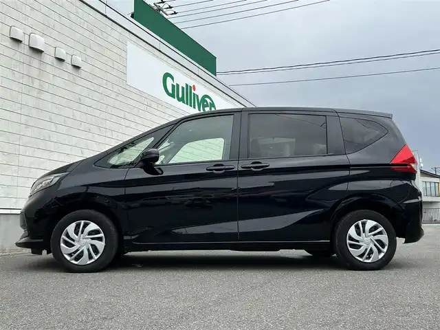ホンダ フリード G ホンダセンシング 山形県 2020(令2)年 4万km クリスタルブラックパール 禁煙車/4WD/社外メモリーナビ/・フルセグTV/AM/FM/DVD/Bluetooth/アダプティブクルーズコントロール/アイドリングストップ/レーンキープアシスト/標識認識機能/先行車発進お知らせ/衝突被害軽減ブレーキ/横滑り防止装置/盗難防止装置/LEDヘッドライト/オートライト/両側パワースライドドア/バックカメラ/シートヒーター/純正フロアマット/ETC/保証書/取扱説明書