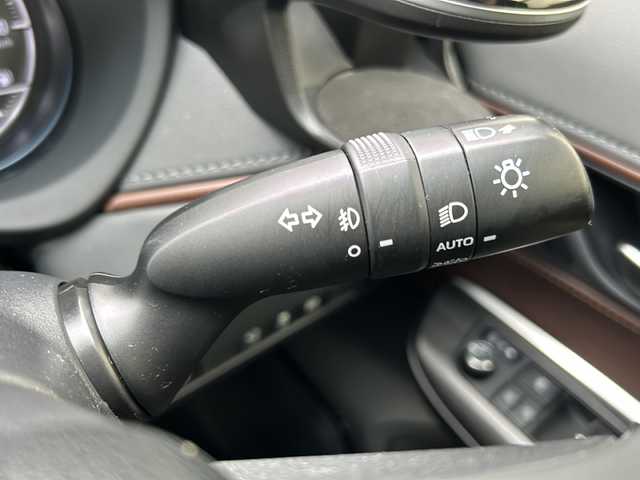 トヨタ ハリアー Z レザーパッケージ 三重県 2021(令3)年 4万km プレシャスブラックパール 登録時40093km/禁煙車/純正ナビ(AM/FM/フルセグ/AppleCarPlay/AndroidAuto/Bluetooth)/BSM/前席シートヒーター/前席シートクーラー/前席パワーシート/レザーシート/JBL/電動リアゲート/全方位カメラ/ステアリングヒーター/ETC2.0/ドライブレコーダー/デジタルインナーミラー/シートメモリ機能/LED/オートライト/オートハイビーム/前後ソナー/純正ラゲージマット/レーダークルーズコントロール/衝突軽減システム/横滑り防止装置/プッシュスタート/スマートキー×2