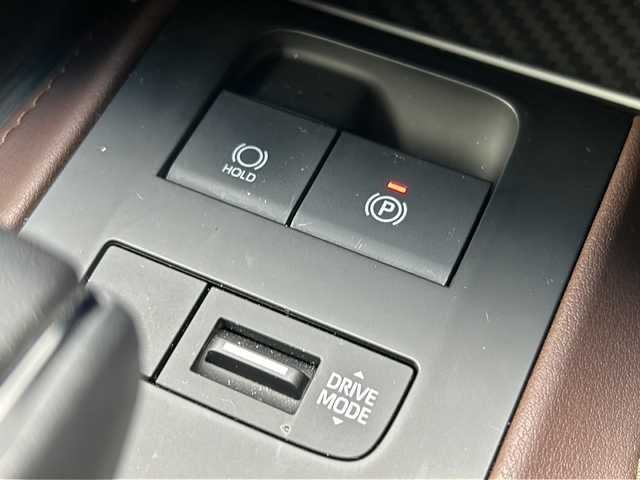 トヨタ ハリアー Z レザーパッケージ 三重県 2021(令3)年 4万km プレシャスブラックパール 登録時40093km/禁煙車/純正ナビ(AM/FM/フルセグ/AppleCarPlay/AndroidAuto/Bluetooth)/BSM/前席シートヒーター/前席シートクーラー/前席パワーシート/レザーシート/JBL/電動リアゲート/全方位カメラ/ステアリングヒーター/ETC2.0/ドライブレコーダー/デジタルインナーミラー/シートメモリ機能/LED/オートライト/オートハイビーム/前後ソナー/純正ラゲージマット/レーダークルーズコントロール/衝突軽減システム/横滑り防止装置/プッシュスタート/スマートキー×2