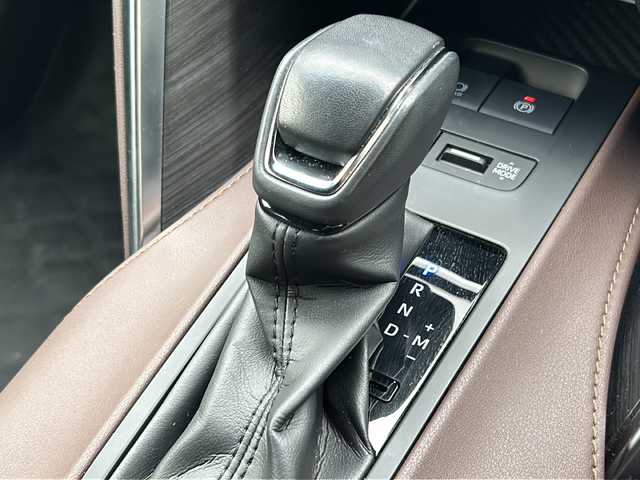 トヨタ ハリアー Z レザーパッケージ 三重県 2021(令3)年 4万km プレシャスブラックパール 登録時40093km/禁煙車/純正ナビ(AM/FM/フルセグ/AppleCarPlay/AndroidAuto/Bluetooth)/BSM/前席シートヒーター/前席シートクーラー/前席パワーシート/レザーシート/JBL/電動リアゲート/全方位カメラ/ステアリングヒーター/ETC2.0/ドライブレコーダー/デジタルインナーミラー/シートメモリ機能/LED/オートライト/オートハイビーム/前後ソナー/純正ラゲージマット/レーダークルーズコントロール/衝突軽減システム/横滑り防止装置/プッシュスタート/スマートキー×2