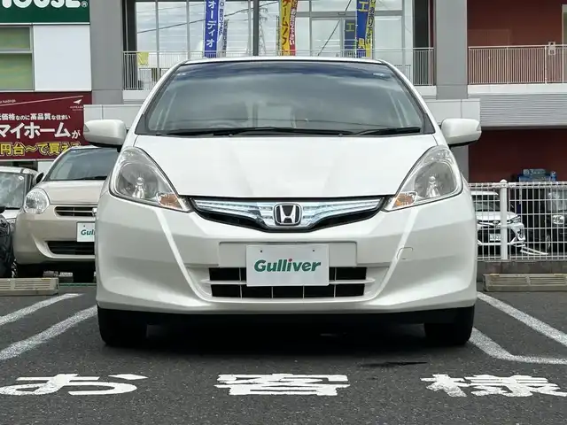 ホンダ フィット ハイブリット ナビ プレミアムセレクション 長崎県 2011(平23)年 6.1万km プレミアムホワイトパール 純正HDDナビ(FM/AM/ワンセグ/HDD音楽サーバー/DISC)/キーレス/取扱説明書/追従機能無しクルーズコントロール/ビルトインETC/バックカメラ/運転席・助手席シートヒーター/純正フロアマット/純正15インチAW/ABS/VSA/イモビライザーシステム/オートライト/SRSエアバッグ/パドルシフト/オートアイドルストップシステム/ステアリングスイッチ