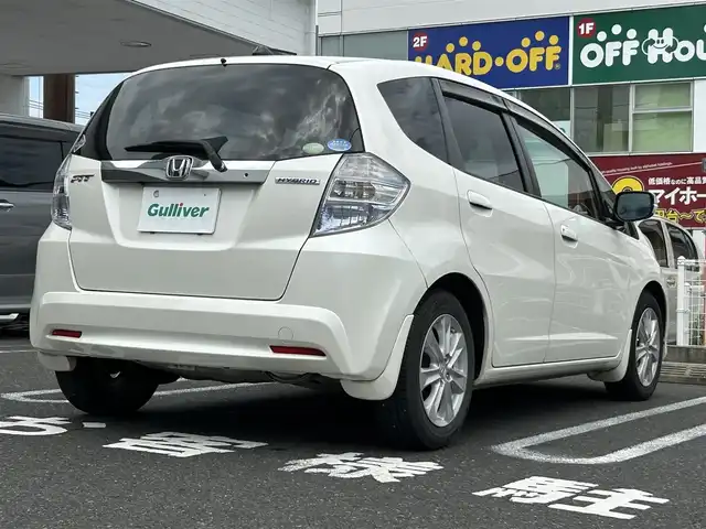 ホンダ フィット ハイブリット ナビ プレミアムセレクション 長崎県 2011(平23)年 6.1万km プレミアムホワイトパール 純正HDDナビ(FM/AM/ワンセグ/HDD音楽サーバー/DISC)/キーレス/取扱説明書/追従機能無しクルーズコントロール/ビルトインETC/バックカメラ/運転席・助手席シートヒーター/純正フロアマット/純正15インチAW/ABS/VSA/イモビライザーシステム/オートライト/SRSエアバッグ/パドルシフト/オートアイドルストップシステム/ステアリングスイッチ