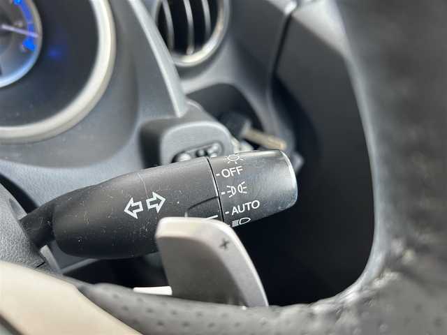 ホンダ フィット ハイブリット ナビ プレミアムセレクション 長崎県 2011(平23)年 6.1万km プレミアムホワイトパール 純正HDDナビ(FM/AM/ワンセグ/HDD音楽サーバー/DISC)/キーレス/取扱説明書/追従機能無しクルーズコントロール/ビルトインETC/バックカメラ/運転席・助手席シートヒーター/純正フロアマット/純正15インチAW/ABS/VSA/イモビライザーシステム/オートライト/SRSエアバッグ/パドルシフト/オートアイドルストップシステム/ステアリングスイッチ