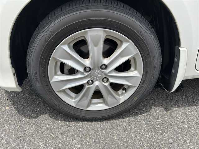 ホンダ フィット ハイブリット ナビ プレミアムセレクション 長崎県 2011(平23)年 6.1万km プレミアムホワイトパール 純正HDDナビ(FM/AM/ワンセグ/HDD音楽サーバー/DISC)/キーレス/取扱説明書/追従機能無しクルーズコントロール/ビルトインETC/バックカメラ/運転席・助手席シートヒーター/純正フロアマット/純正15インチAW/ABS/VSA/イモビライザーシステム/オートライト/SRSエアバッグ/パドルシフト/オートアイドルストップシステム/ステアリングスイッチ