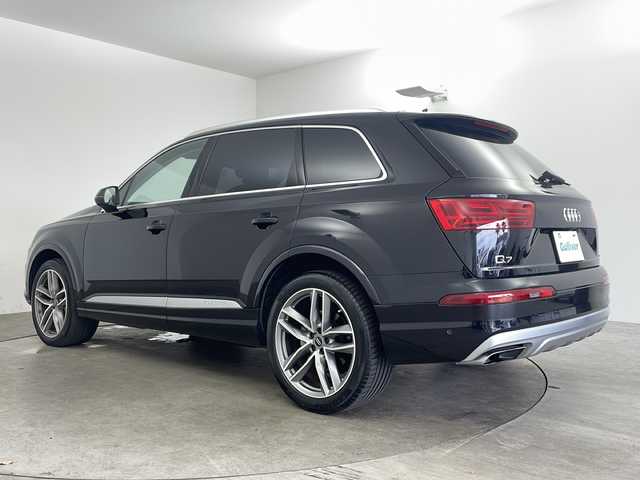 アウディ Ｑ７ 2．0TFSIクワトロ 兵庫県 2016(平28)年 5.9万km 黒 ・純正メモリナビ/・ビルドインETC/・前方ドライブレコーダー/・ビルドインETC/・全方位カメラ/・レーダークルーズコントロール/・ダウンヒルアシストコントロール/・アイドリングストップ/・パーキングアシスト/・クリアランスソナー/・電動パーキングブレーキ/・オートホールド/・パドルシフト/・レザーシート/・シートヒーター（D席＋N席）/・スカイルーフ/・LEDオートライト/・純正21インチアルミホイール/・後席モニター/・衝突被害軽減システム/・横滑り防止装置/・盗難防止装置/・スマートキー/・プッシュスタートボタン