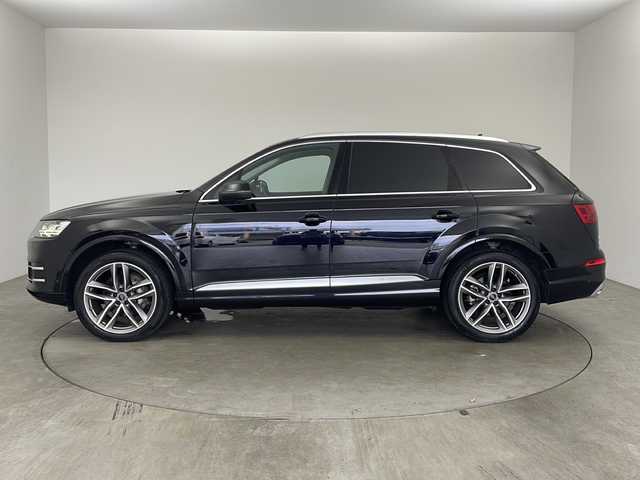 アウディ Ｑ７ 2．0TFSIクワトロ 兵庫県 2016(平28)年 5.9万km 黒 ・純正メモリナビ/・ビルドインETC/・前方ドライブレコーダー/・ビルドインETC/・全方位カメラ/・レーダークルーズコントロール/・ダウンヒルアシストコントロール/・アイドリングストップ/・パーキングアシスト/・クリアランスソナー/・電動パーキングブレーキ/・オートホールド/・パドルシフト/・レザーシート/・シートヒーター（D席＋N席）/・スカイルーフ/・LEDオートライト/・純正21インチアルミホイール/・後席モニター/・衝突被害軽減システム/・横滑り防止装置/・盗難防止装置/・スマートキー/・プッシュスタートボタン