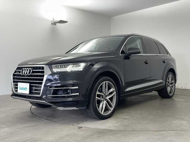 アウディ Ｑ７ 2．0TFSIクワトロ 兵庫県 2016(平28)年 5.9万km 黒 ・純正メモリナビ/・ビルドインETC/・前方ドライブレコーダー/・ビルドインETC/・全方位カメラ/・レーダークルーズコントロール/・ダウンヒルアシストコントロール/・アイドリングストップ/・パーキングアシスト/・クリアランスソナー/・電動パーキングブレーキ/・オートホールド/・パドルシフト/・レザーシート/・シートヒーター（D席＋N席）/・スカイルーフ/・LEDオートライト/・純正21インチアルミホイール/・後席モニター/・衝突被害軽減システム/・横滑り防止装置/・盗難防止装置/・スマートキー/・プッシュスタートボタン
