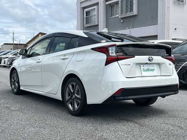 トヨタ プリウス S ツーリングセレクション 沖縄県 2019(令1)年 4.1万km ホワイトパールクリスタルシャイン ワンオーナー/純正９型ナビ/（ＡＭ／ＦＭ／ＣＤ／ＤＶＤ／ＢＴ）/フルセグＴＶ/バックモニター/トヨタセーフティーセンス/クルコン/シートヒーター/オートライト/ＥＴＣ/純正１７ＡＷ/スマートキー/ドラレコ/純正フロアマット