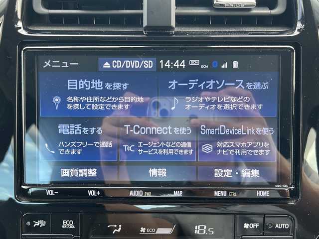 トヨタ プリウス S ツーリングセレクション 沖縄県 2019(令1)年 4.1万km ホワイトパールクリスタルシャイン ワンオーナー/純正９型ナビ/（ＡＭ／ＦＭ／ＣＤ／ＤＶＤ／ＢＴ）/フルセグＴＶ/バックモニター/トヨタセーフティーセンス/クルコン/シートヒーター/オートライト/ＥＴＣ/純正１７ＡＷ/スマートキー/ドラレコ/純正フロアマット