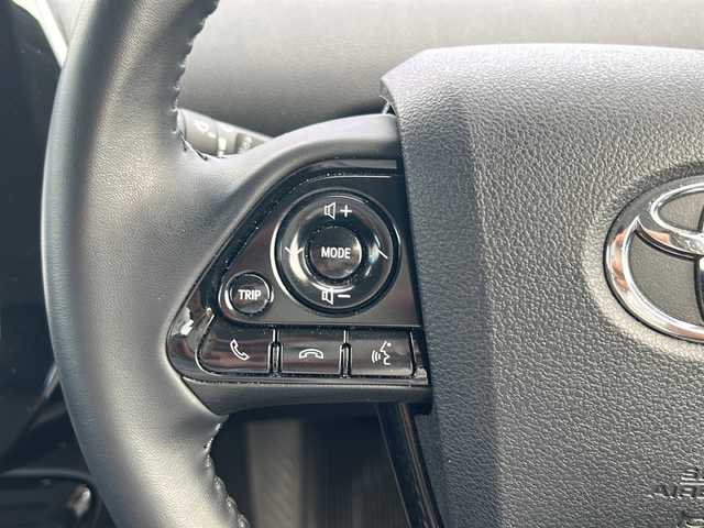 トヨタ プリウス S ツーリングセレクション 沖縄県 2019(令1)年 4.1万km ホワイトパールクリスタルシャイン ワンオーナー/純正９型ナビ/（ＡＭ／ＦＭ／ＣＤ／ＤＶＤ／ＢＴ）/フルセグＴＶ/バックモニター/トヨタセーフティーセンス/クルコン/シートヒーター/オートライト/ＥＴＣ/純正１７ＡＷ/スマートキー/ドラレコ/純正フロアマット
