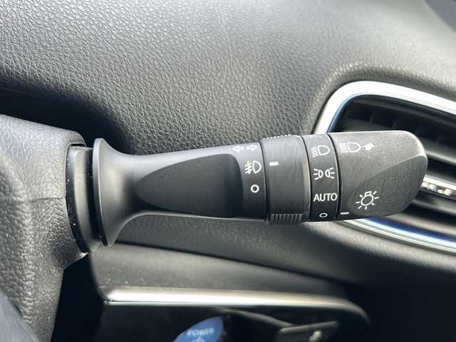 トヨタ プリウス S ツーリングセレクション 沖縄県 2019(令1)年 4.1万km ホワイトパールクリスタルシャイン ワンオーナー/純正９型ナビ/（ＡＭ／ＦＭ／ＣＤ／ＤＶＤ／ＢＴ）/フルセグＴＶ/バックモニター/トヨタセーフティーセンス/クルコン/シートヒーター/オートライト/ＥＴＣ/純正１７ＡＷ/スマートキー/ドラレコ/純正フロアマット