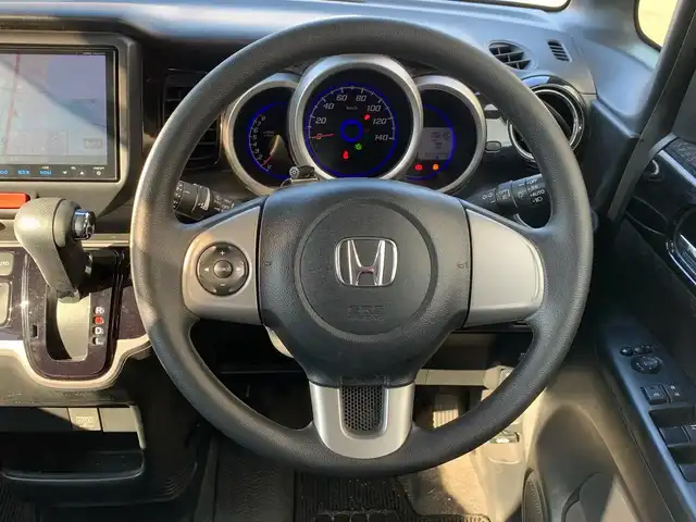 ホンダ Ｎ ＢＯＸ カスタム SSパッケージ 福井県 2014(平26)年 5.7万km プレミアムホワイトパール (株)IDOMが運営する【じしゃロン福井店】の自社ローン専用車両になりますこちらは現金またはオートローンご利用時の価格です。自社ローンご希望の方は別途その旨お申付け下さい/純正8インチナビ/フルセグTV・DVD・BT/バックカメラ/ステアリングスイッチ/両側パワースライドドア/スマートキー/HID/ETC/衝突軽減ブレーキCTBA