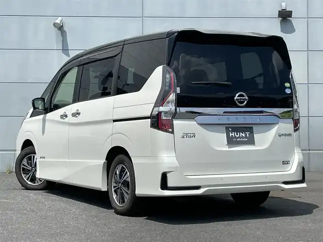 日産 セレナ e－パワー ハイウェイスター V 千葉県 2021(令3)年 4万km ブリリアントホワイトパール 2トーン プロパイロット/　衝突軽減ブレーキ/レーンキープアシスト/　レーダークルーズコントロール/オートハイビーム/　クリアランスソナー/ブラインドスポットモニター/純正１０インチナビ【MM-520D】/　フルセグ/BT/BD/DVD/CD/USB/MSV/アラウンドビューモニター/ステアリングスイッチ/デジタルインナーミラー/ＥＴＣ/両側パワースライドドア/ハンズフリーパワースライドドア/前席シートヒーター/ステアリングヒーター/LEDヘッドライト/オートライト/フォグライト/電動パーキングブレーキ/ブレーキホールド/スマートキー/プッシュスタート/フロアマット/サイドバイザー/純正15インチAW/社外ホイールスタットレスタイヤ付