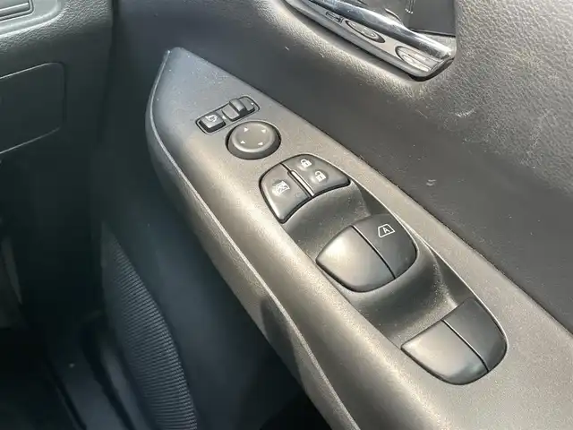 日産 セレナ e－パワー ハイウェイスター V 千葉県 2021(令3)年 4万km ブリリアントホワイトパール 2トーン プロパイロット/　衝突軽減ブレーキ/レーンキープアシスト/　レーダークルーズコントロール/オートハイビーム/　クリアランスソナー/ブラインドスポットモニター/純正１０インチナビ【MM-520D】/　フルセグ/BT/BD/DVD/CD/USB/MSV/アラウンドビューモニター/ステアリングスイッチ/デジタルインナーミラー/ＥＴＣ/両側パワースライドドア/ハンズフリーパワースライドドア/前席シートヒーター/ステアリングヒーター/LEDヘッドライト/オートライト/フォグライト/電動パーキングブレーキ/ブレーキホールド/スマートキー/プッシュスタート/フロアマット/サイドバイザー/純正15インチAW/社外ホイールスタットレスタイヤ付