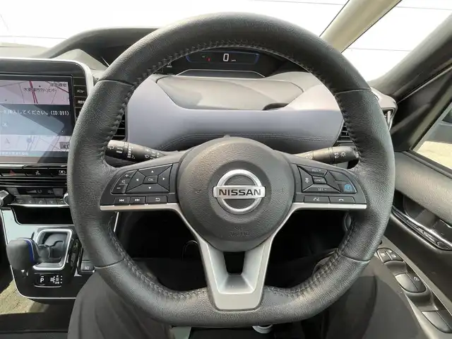 日産 セレナ e－パワー ハイウェイスター V 千葉県 2021(令3)年 4万km ブリリアントホワイトパール 2トーン プロパイロット/　衝突軽減ブレーキ/レーンキープアシスト/　レーダークルーズコントロール/オートハイビーム/　クリアランスソナー/ブラインドスポットモニター/純正１０インチナビ【MM-520D】/　フルセグ/BT/BD/DVD/CD/USB/MSV/アラウンドビューモニター/ステアリングスイッチ/デジタルインナーミラー/ＥＴＣ/両側パワースライドドア/ハンズフリーパワースライドドア/前席シートヒーター/ステアリングヒーター/LEDヘッドライト/オートライト/フォグライト/電動パーキングブレーキ/ブレーキホールド/スマートキー/プッシュスタート/フロアマット/サイドバイザー/純正15インチAW/社外ホイールスタットレスタイヤ付