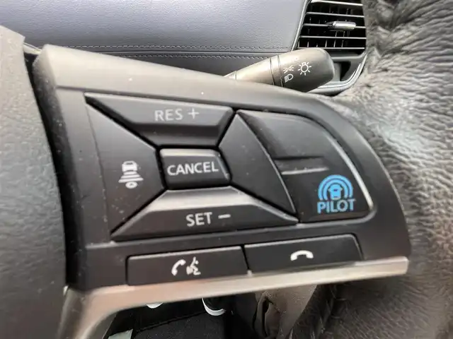 日産 セレナ e－パワー ハイウェイスター V 千葉県 2021(令3)年 4万km ブリリアントホワイトパール 2トーン プロパイロット/　衝突軽減ブレーキ/レーンキープアシスト/　レーダークルーズコントロール/オートハイビーム/　クリアランスソナー/ブラインドスポットモニター/純正１０インチナビ【MM-520D】/　フルセグ/BT/BD/DVD/CD/USB/MSV/アラウンドビューモニター/ステアリングスイッチ/デジタルインナーミラー/ＥＴＣ/両側パワースライドドア/ハンズフリーパワースライドドア/前席シートヒーター/ステアリングヒーター/LEDヘッドライト/オートライト/フォグライト/電動パーキングブレーキ/ブレーキホールド/スマートキー/プッシュスタート/フロアマット/サイドバイザー/純正15インチAW/社外ホイールスタットレスタイヤ付